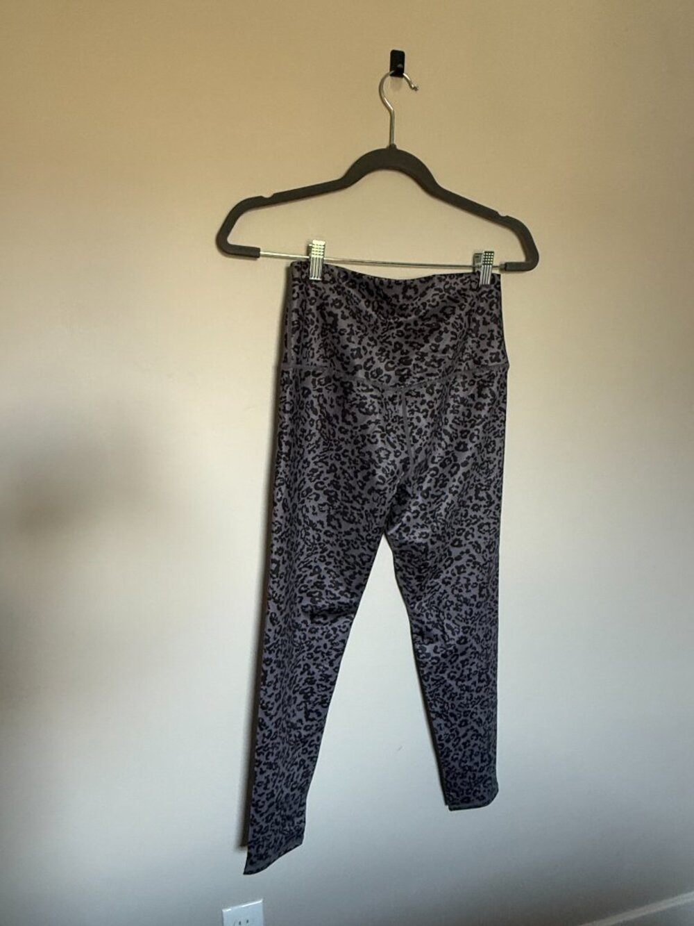 THE GYM PEOPLE/The Free Yoga Womens Large Leopard Print Leggings Gray Black NWT - Picture 3 of 3